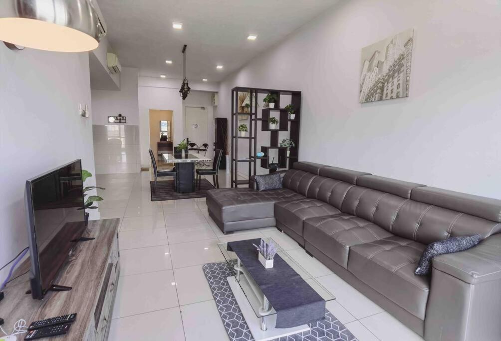 Urban Loft @ Imago Mall - 5 Pax, 2 2 Bath Apartment *