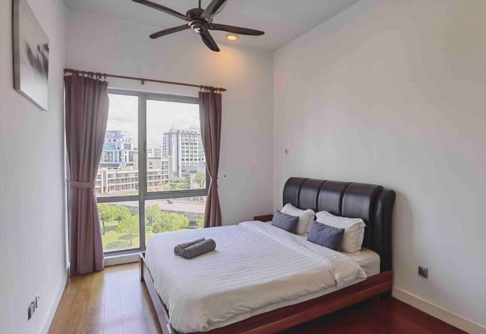 Urban Loft @ Imago Mall - 5 Pax, 2 2 Bath Apartment *