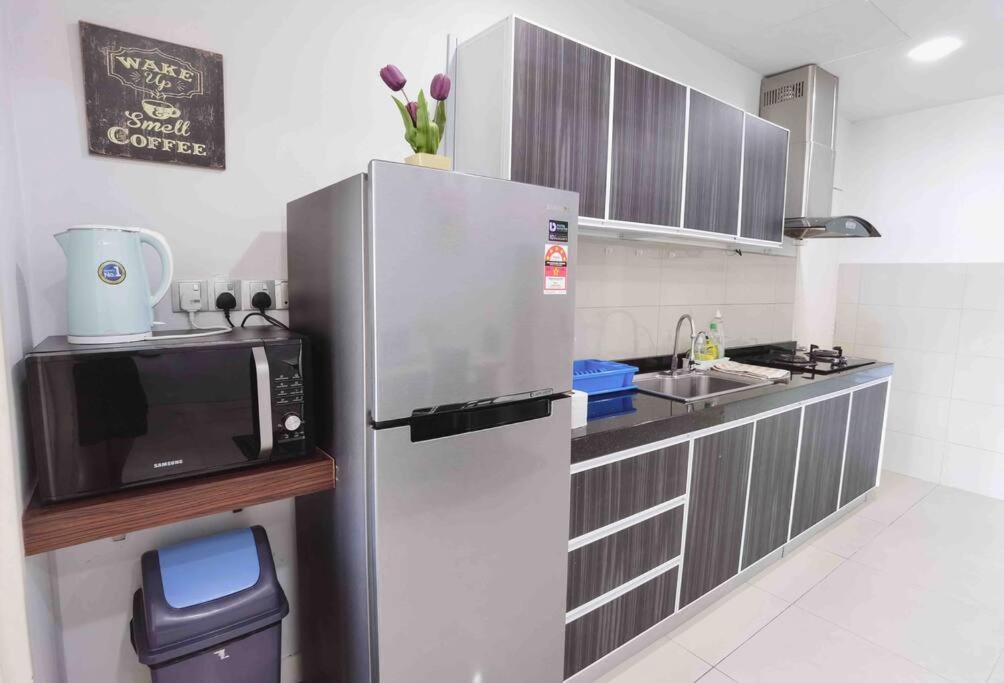 Urban Loft @ Imago Mall - 5 Pax, 2 2 Bath * Kota Kinabalu