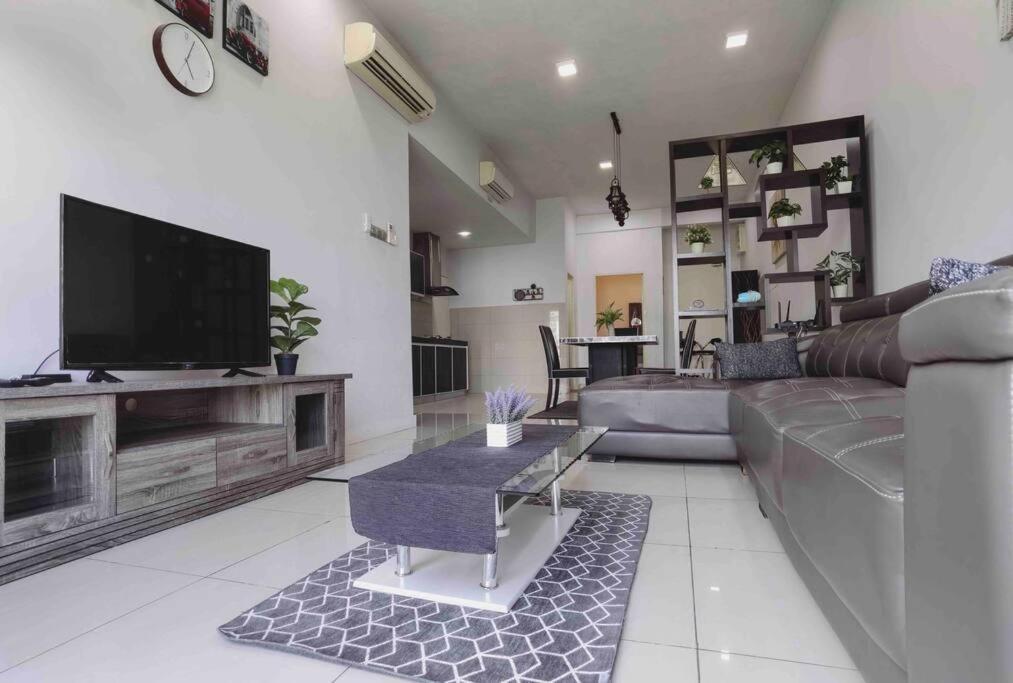 Urban Loft @ Imago Mall - 5 Pax, 2 2 Bath Apartment
